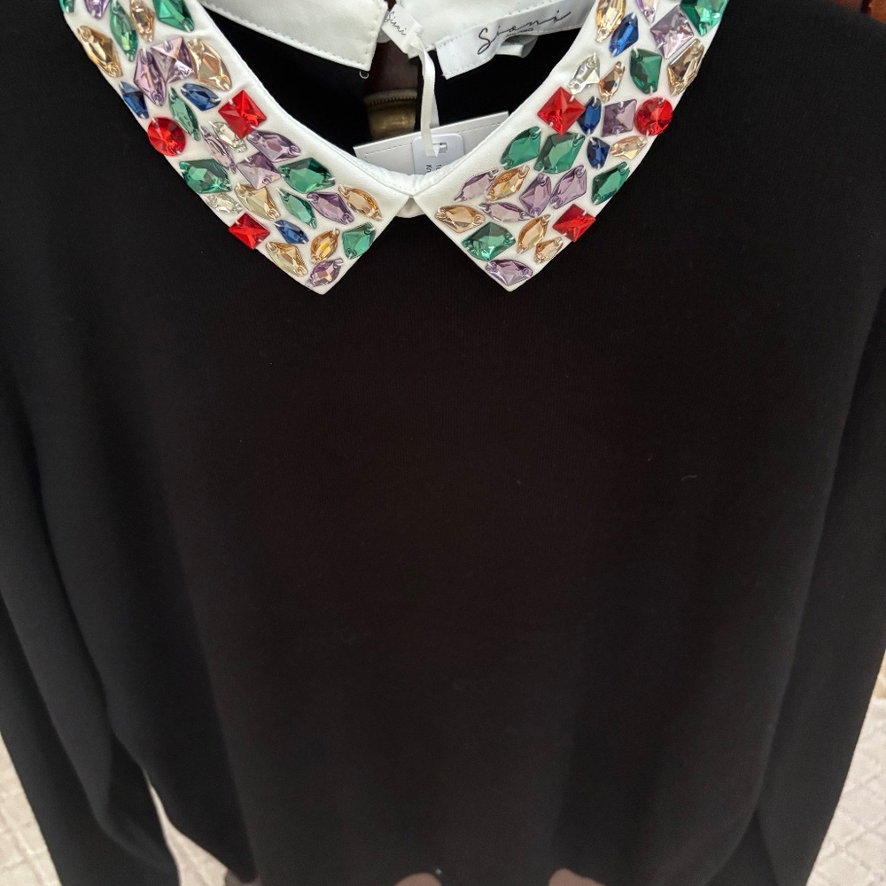 Siani NWT Beautiful Large Black Sweater with Jeweled NON detachable white collar